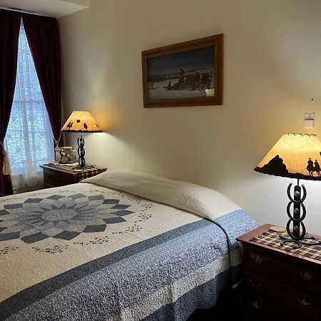 Historic Capitol Hotel Vacation Suites Downtown บัฟฟาโล ภายนอก รูปภาพ